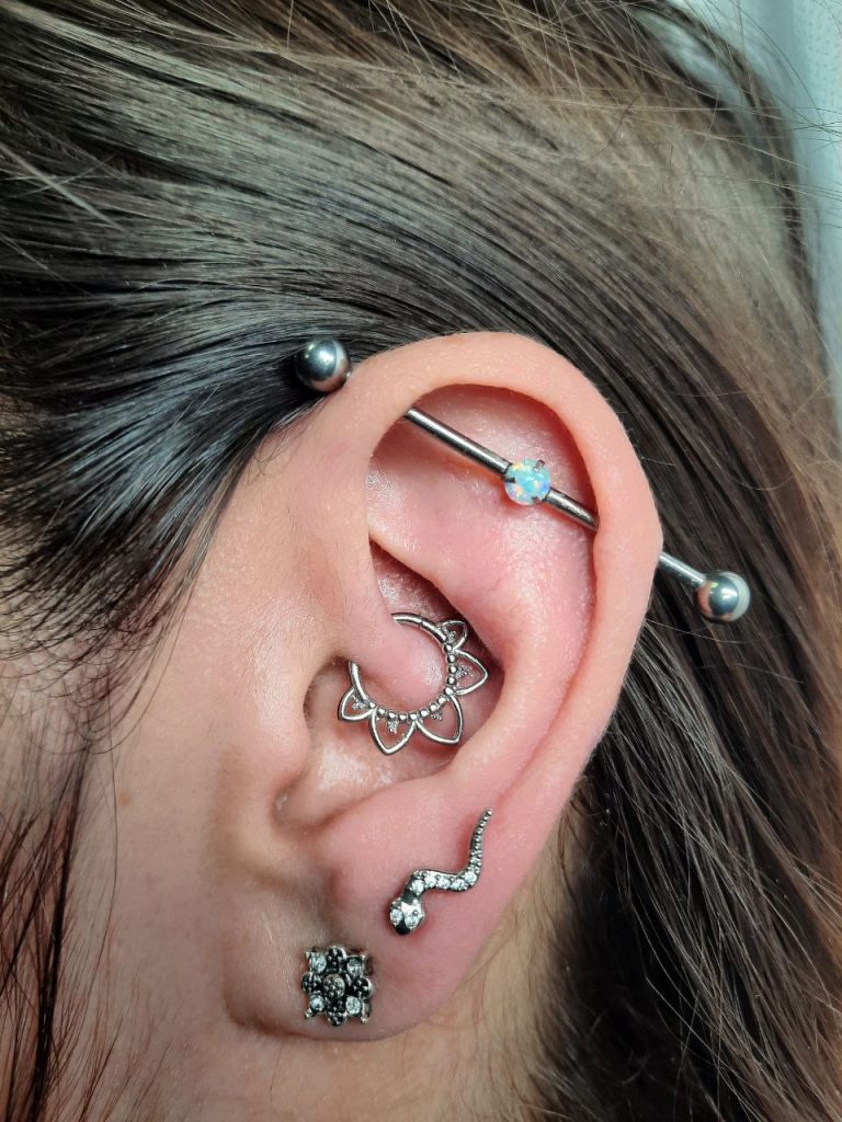 Piercing en la Oreja - Belladona Segovia